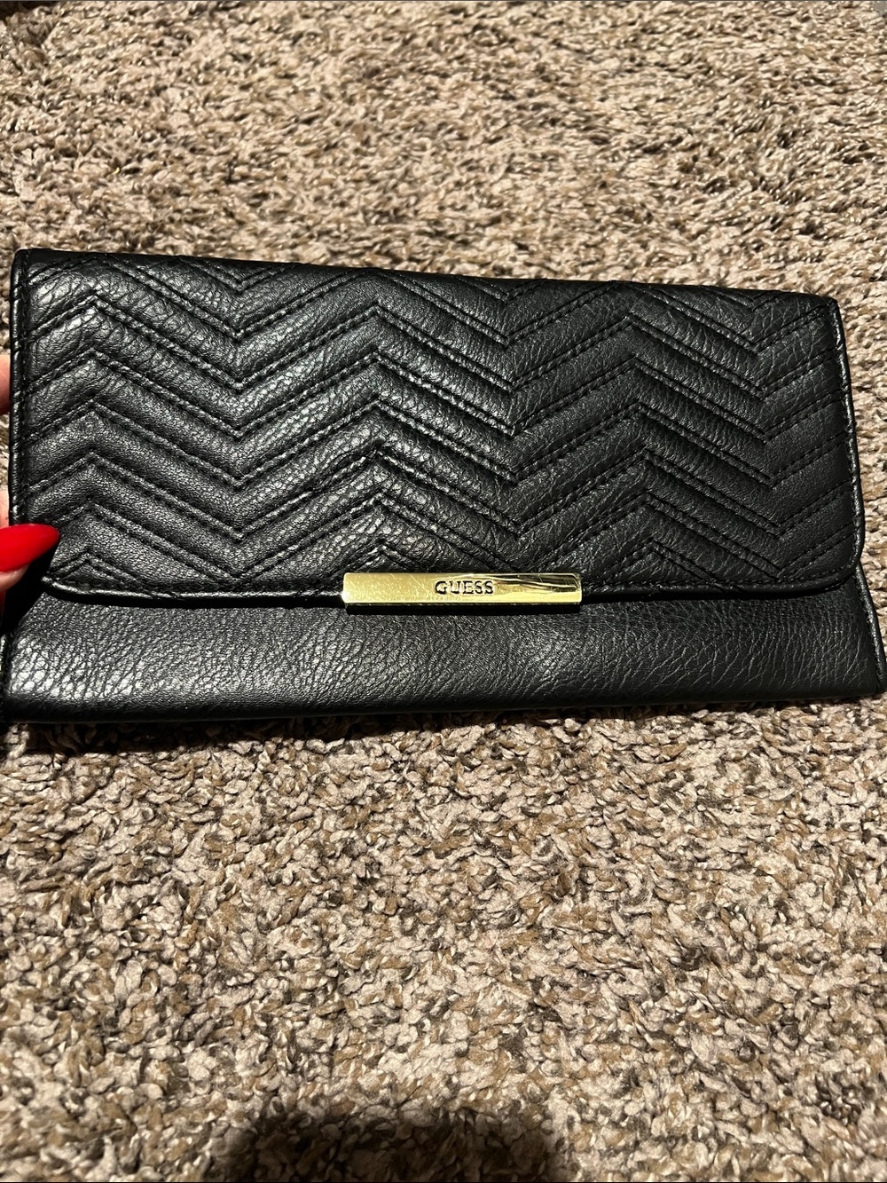 GUESS Black Quilted Chevron Wallet with Gold Logo Bar - Picture 2 of 7
